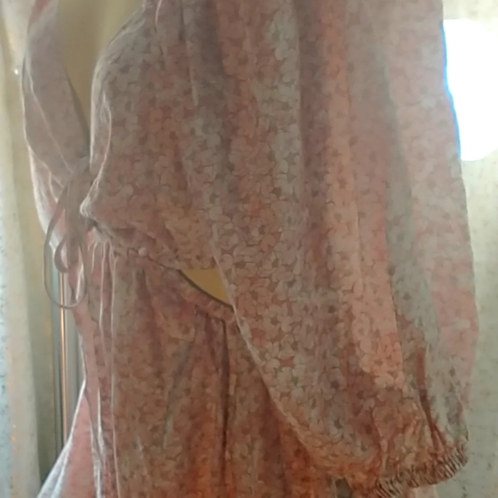 Balloon Sleeves, Open Midriff Midi - Picture 6 of 10